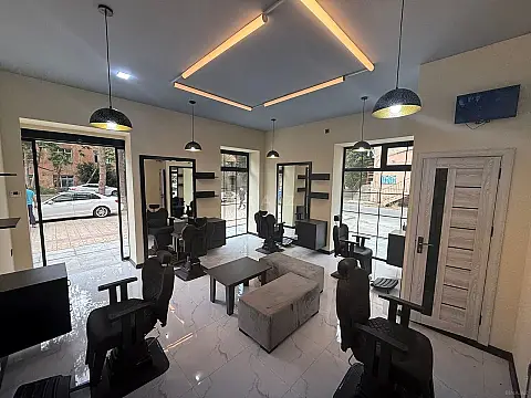 Satılır obyekt 200 m²