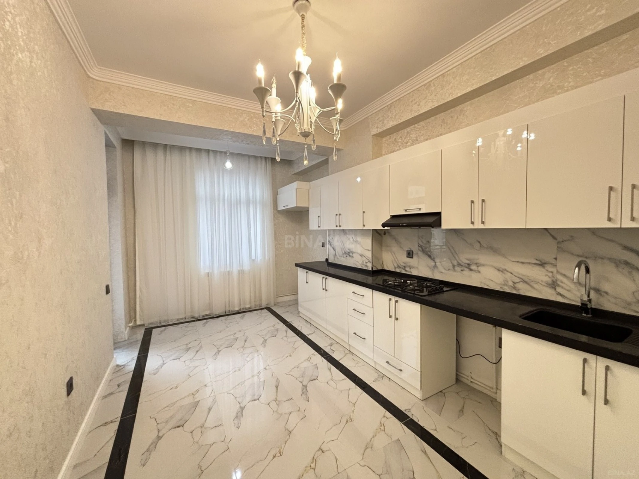 Satılır 3 otaqlı mənzil 130 m²