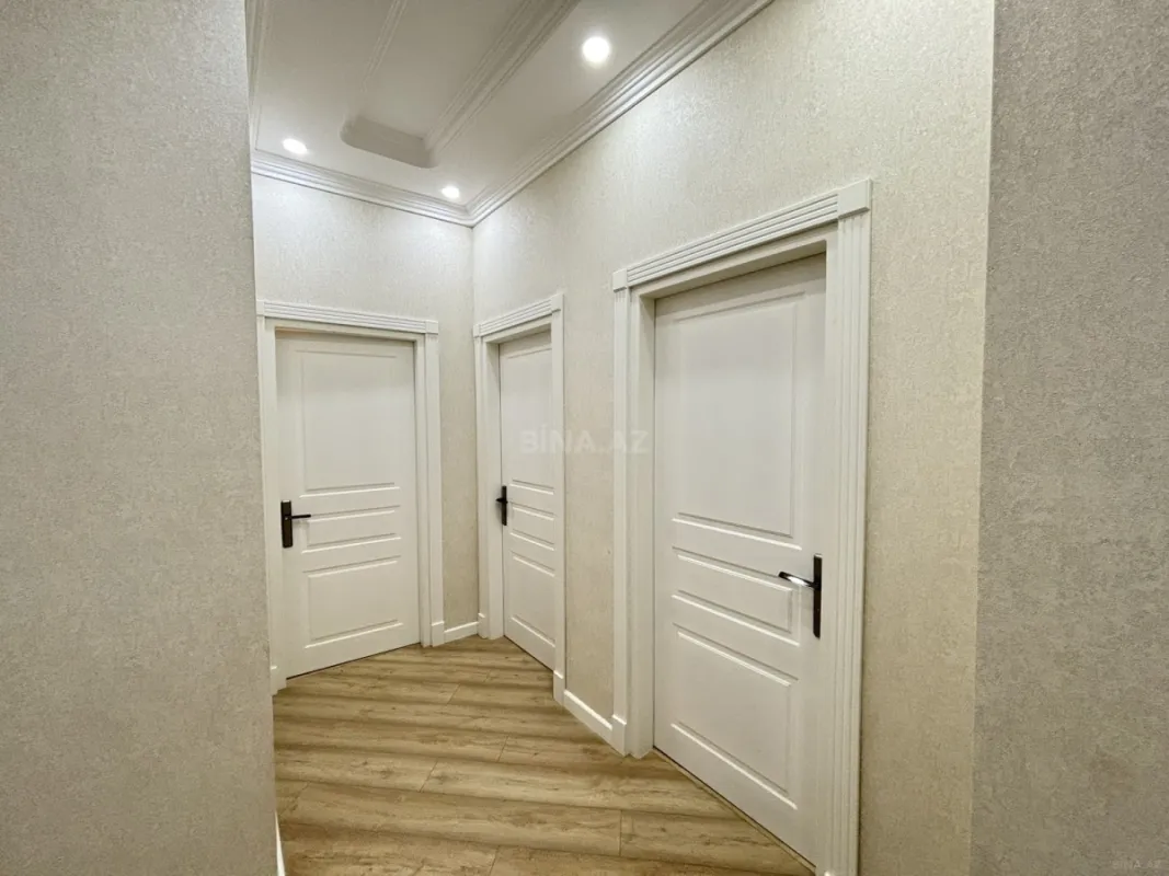 Satılır 3 otaqlı mənzil 130 m²
