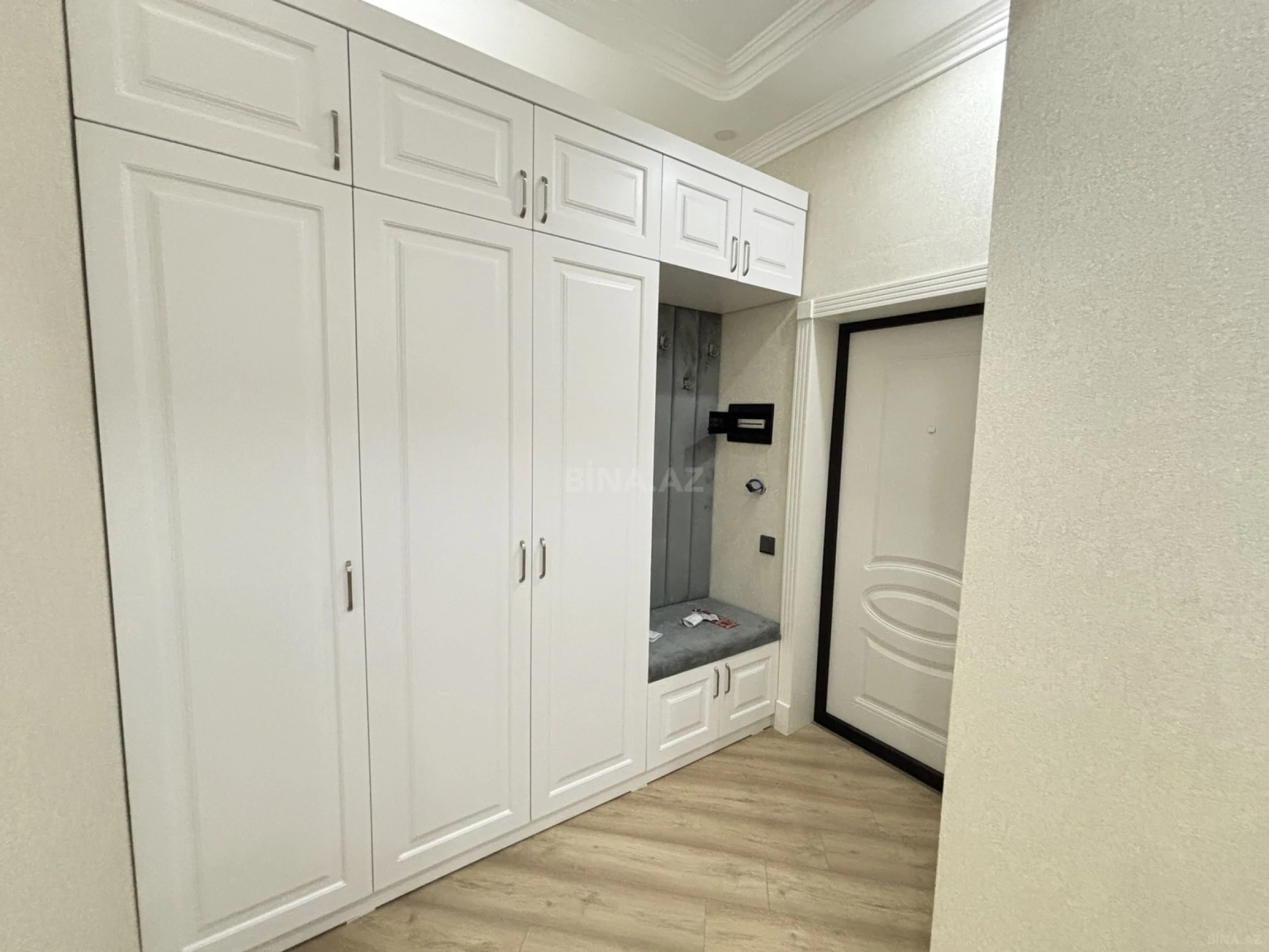 Satılır 3 otaqlı mənzil 130 m²