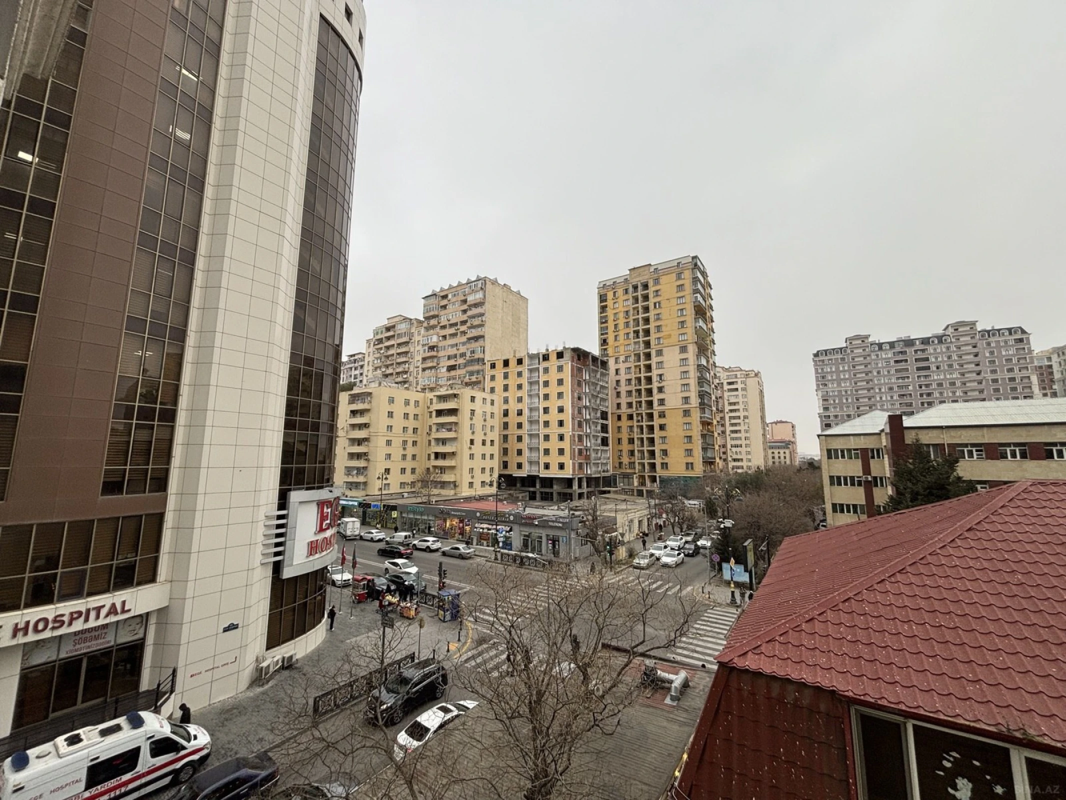Satılır 3 otaqlı mənzil 130 m²