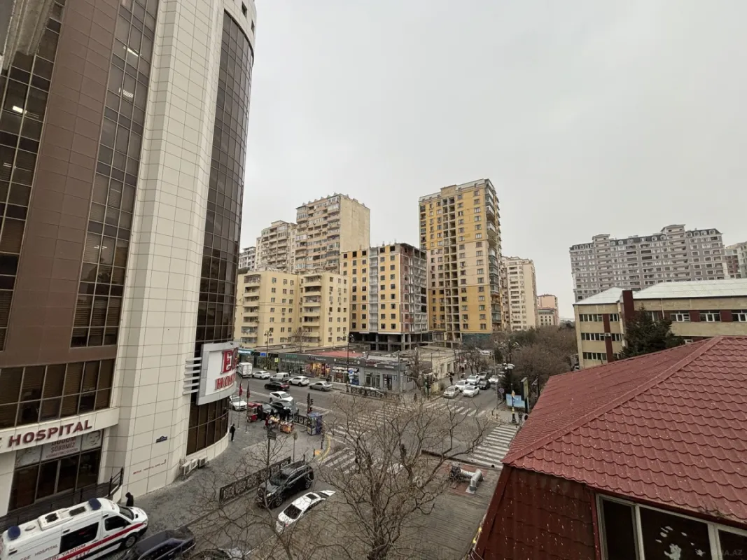 Satılır 3 otaqlı mənzil 130 m²
