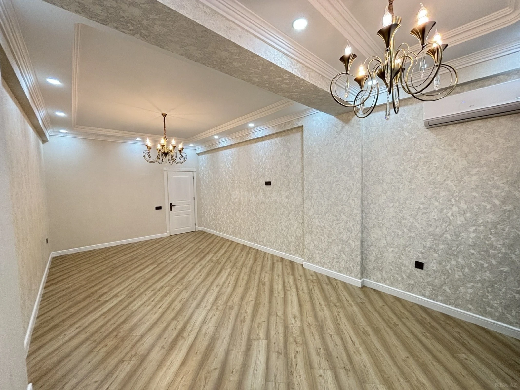 Satılır 3 otaqlı mənzil 130 m²