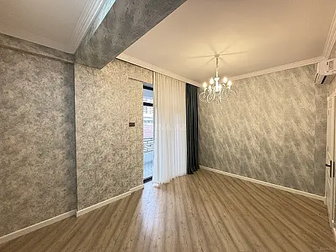 Satılır 3 otaqlı mənzil 130 m²