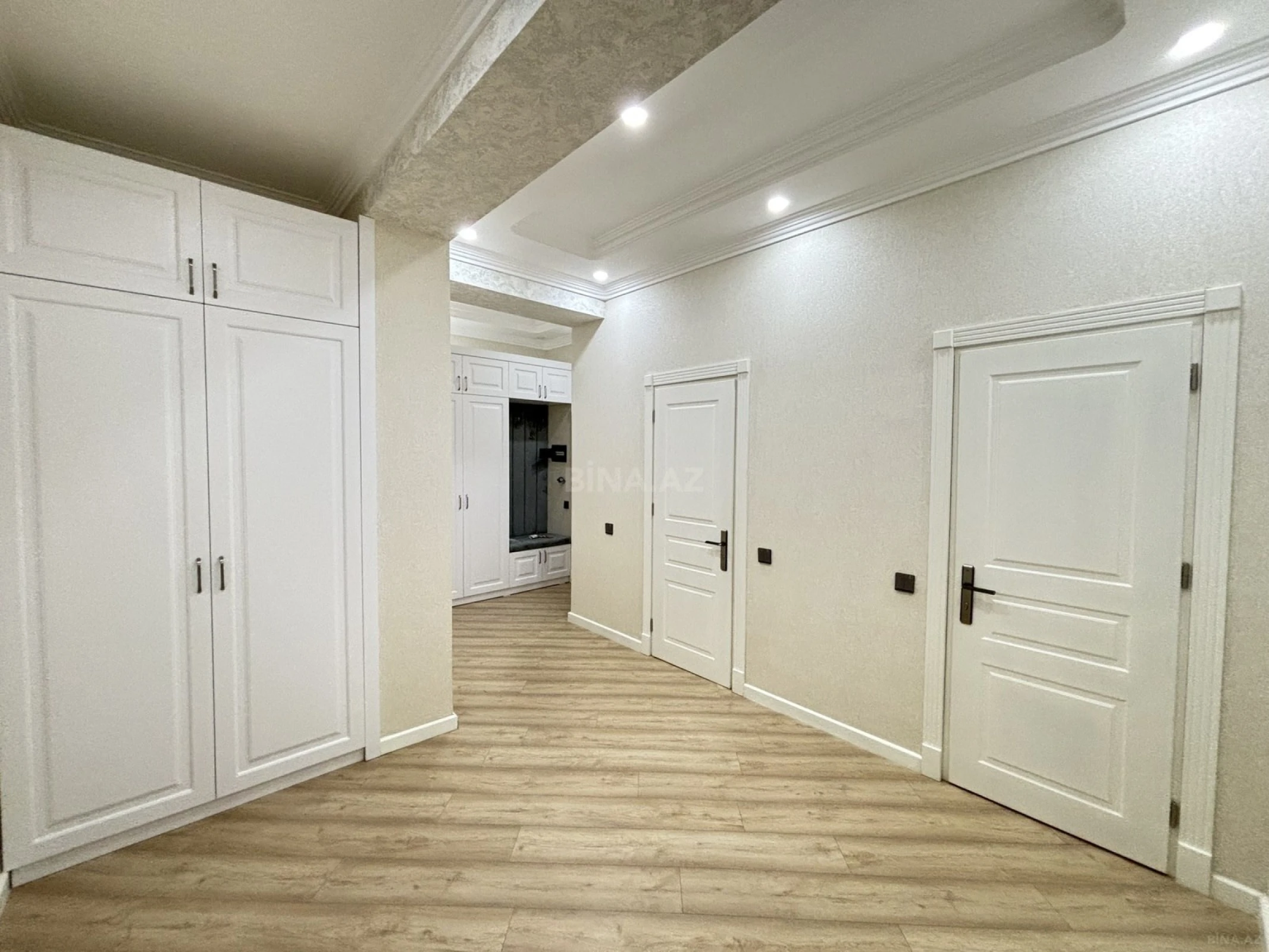 Satılır 3 otaqlı mənzil 130 m²