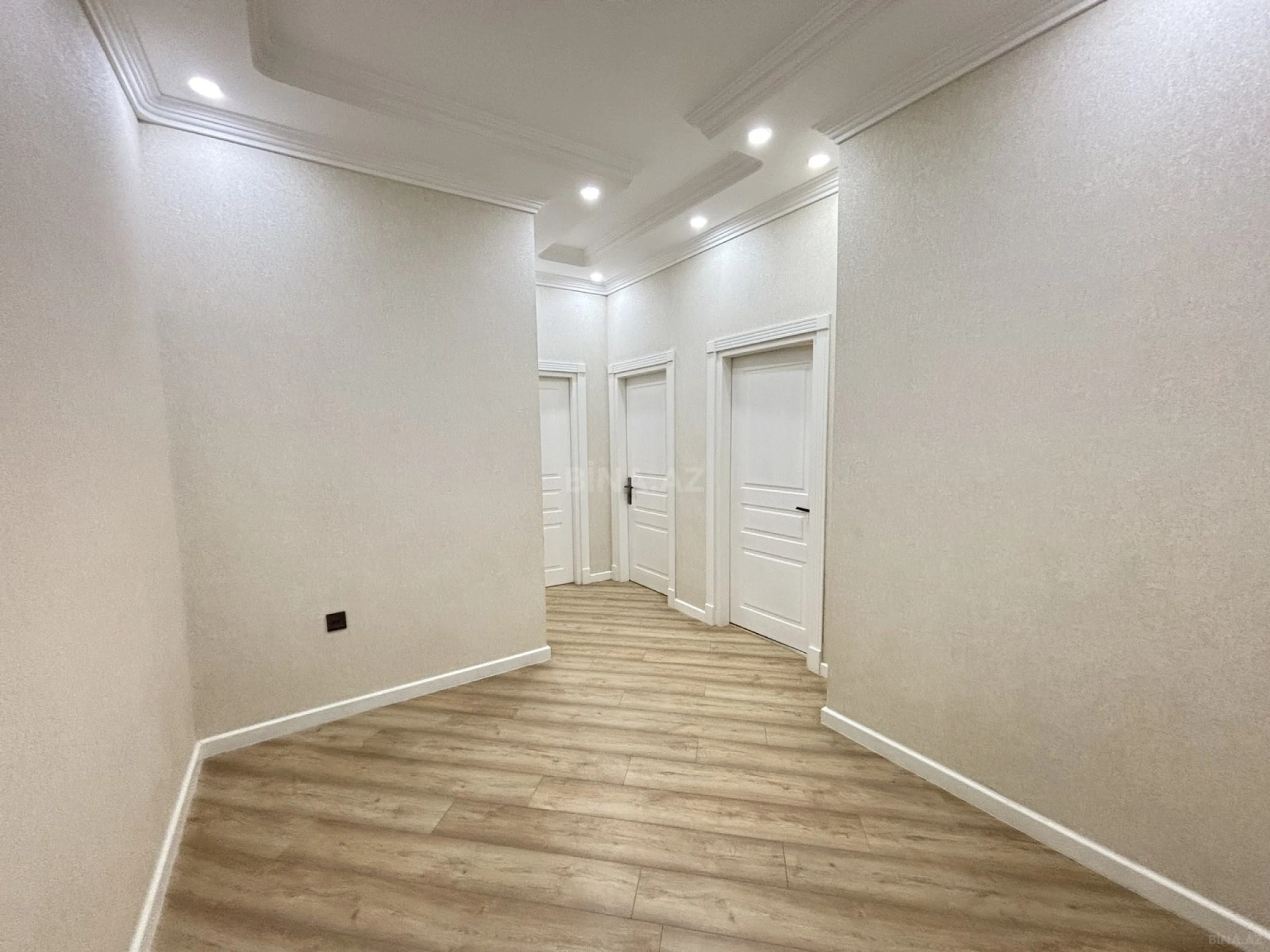 Satılır 3 otaqlı mənzil 130 m²