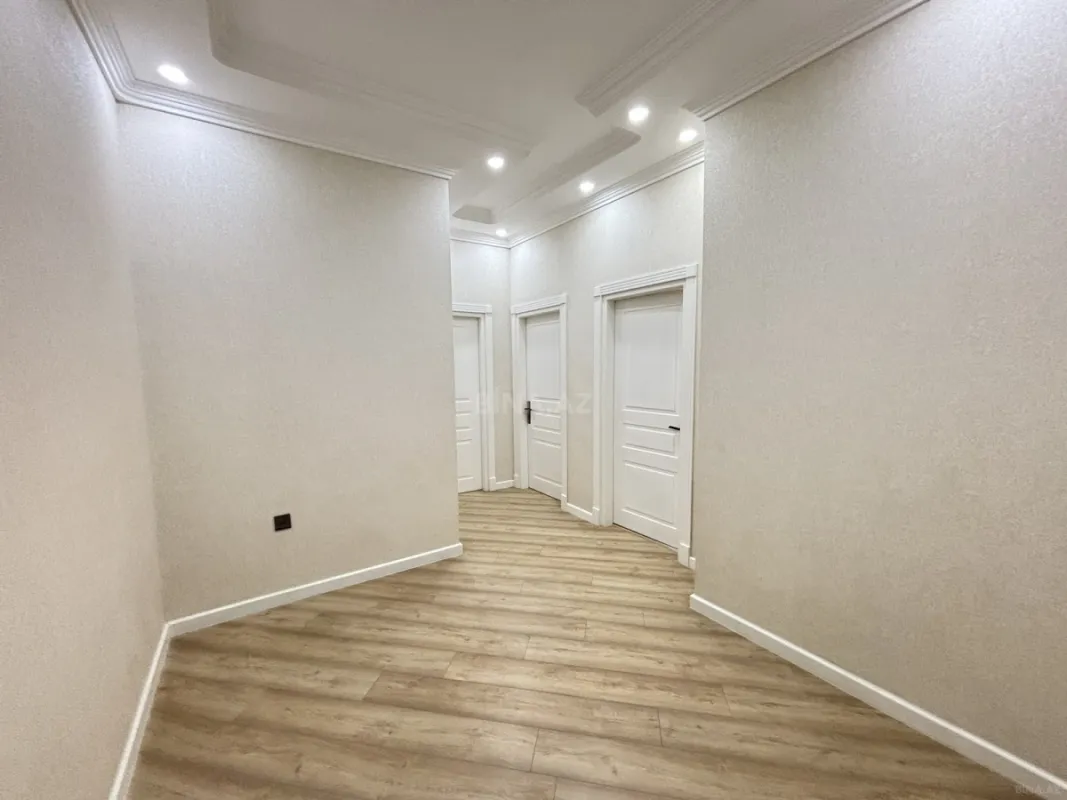 Satılır 3 otaqlı mənzil 130 m²