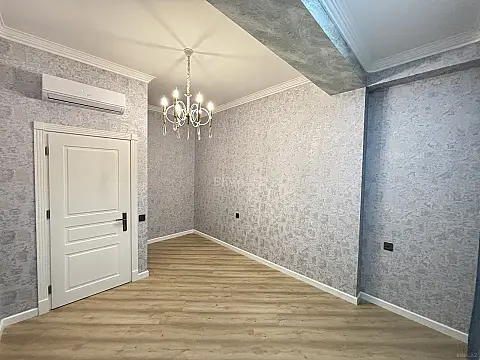 Satılır 3 otaqlı mənzil 130 m²