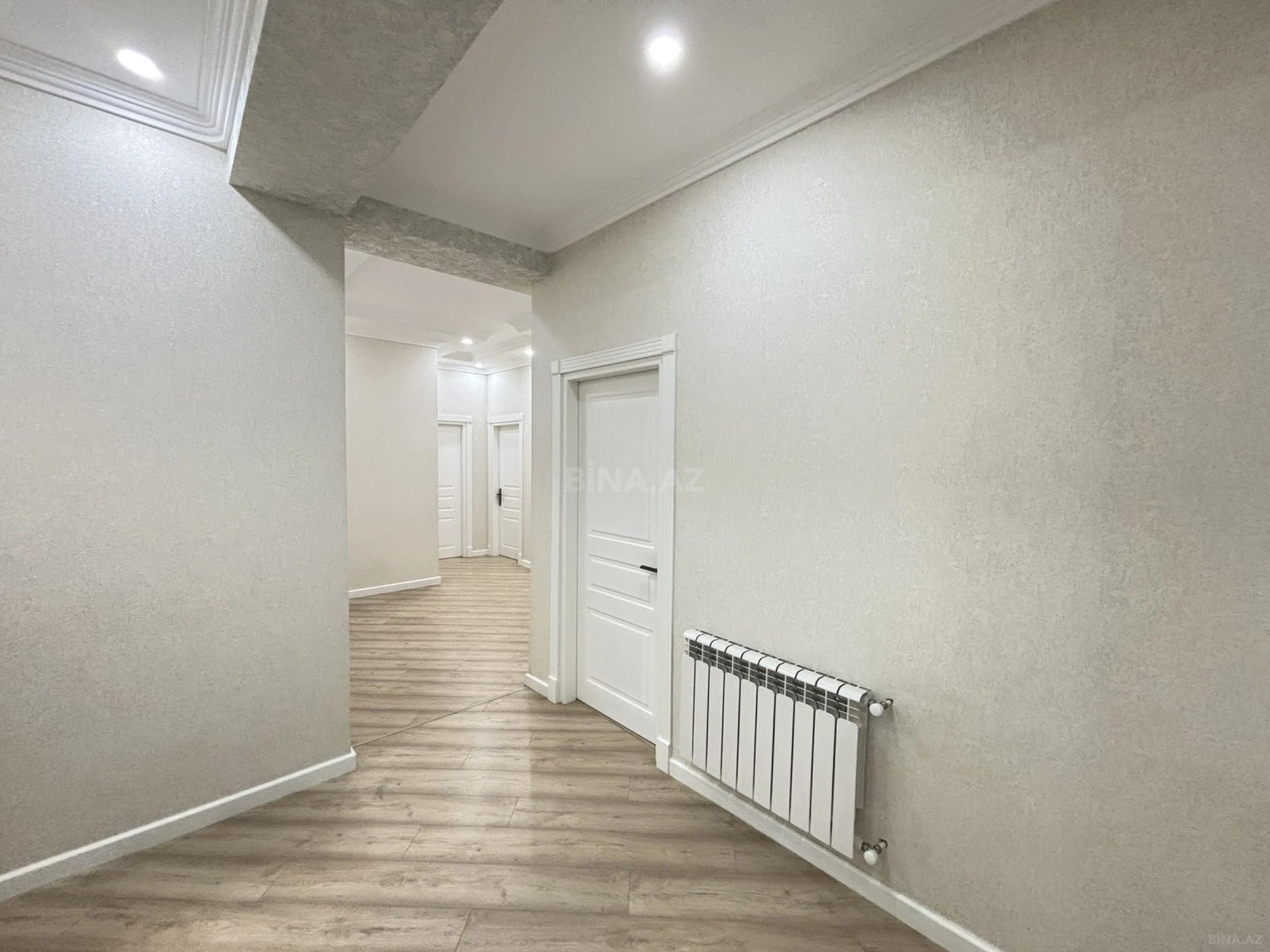 Satılır 3 otaqlı mənzil 130 m²