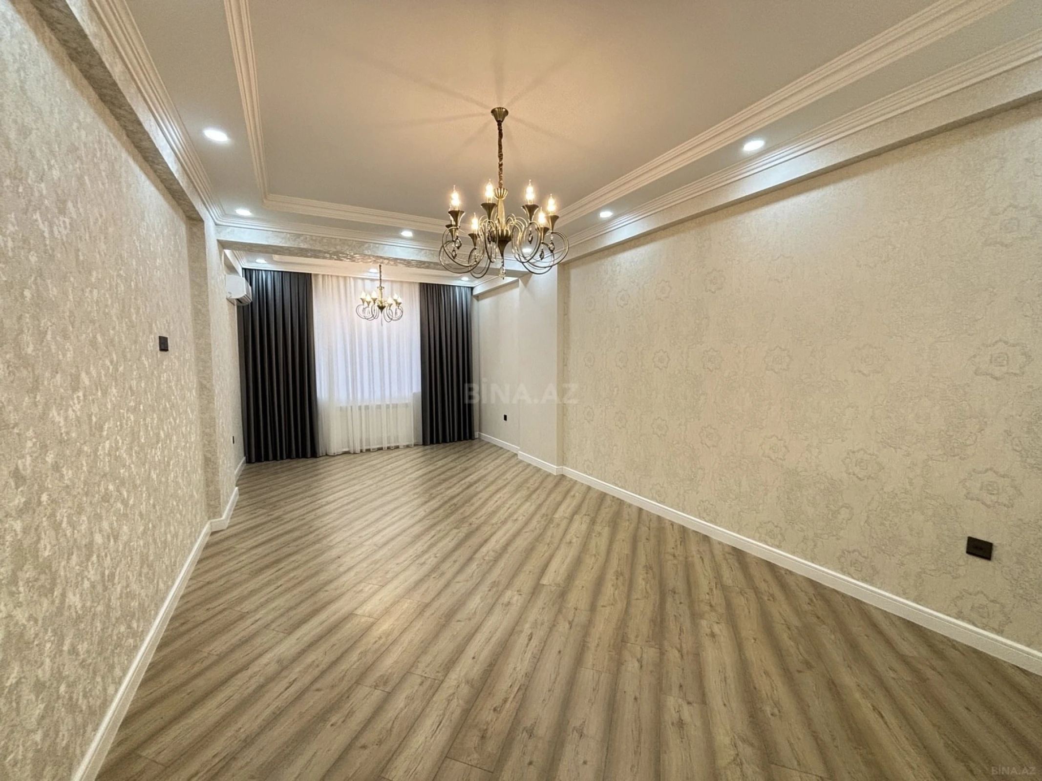 Satılır 3 otaqlı mənzil 130 m²