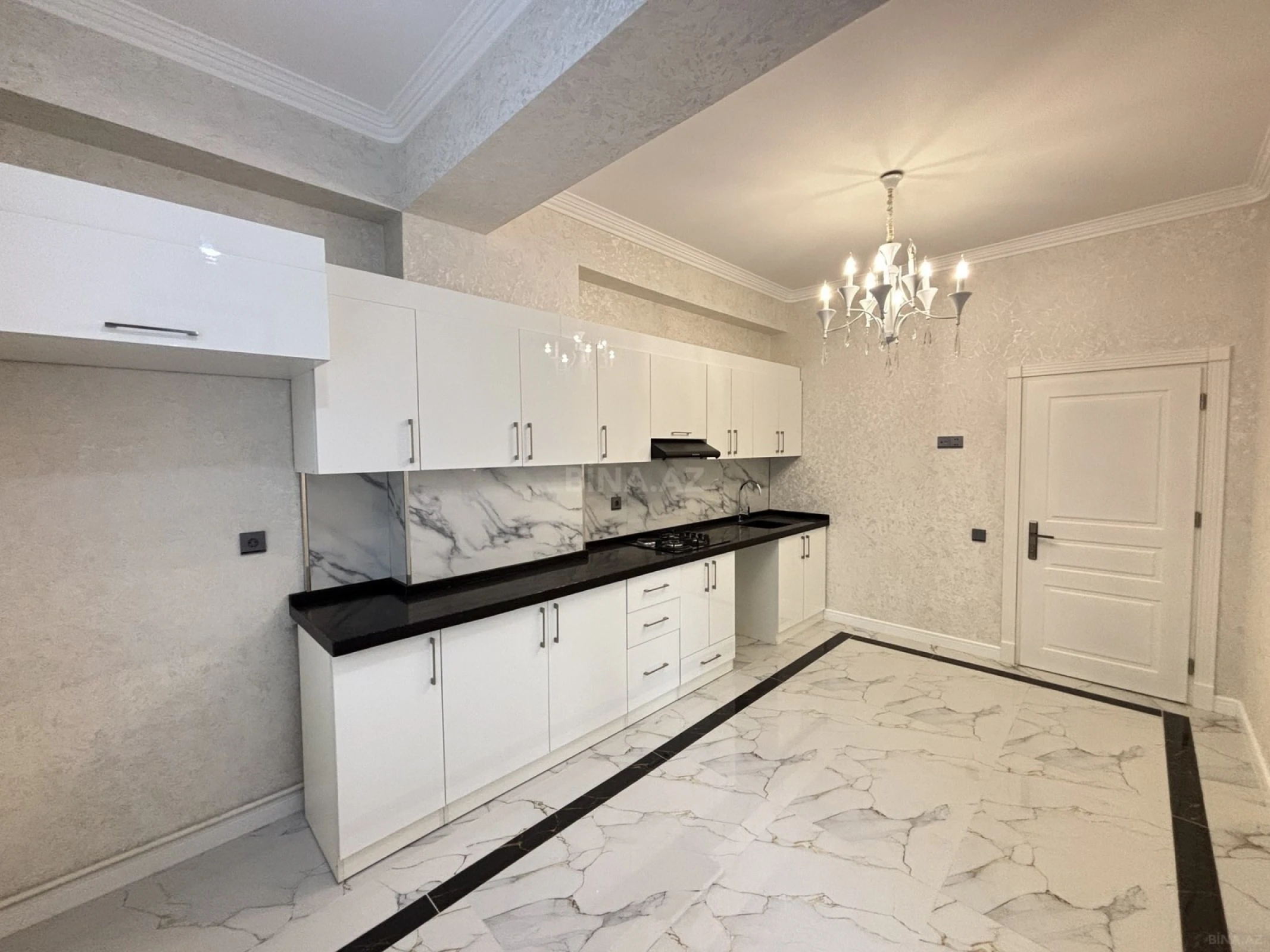 Satılır 3 otaqlı mənzil 130 m²