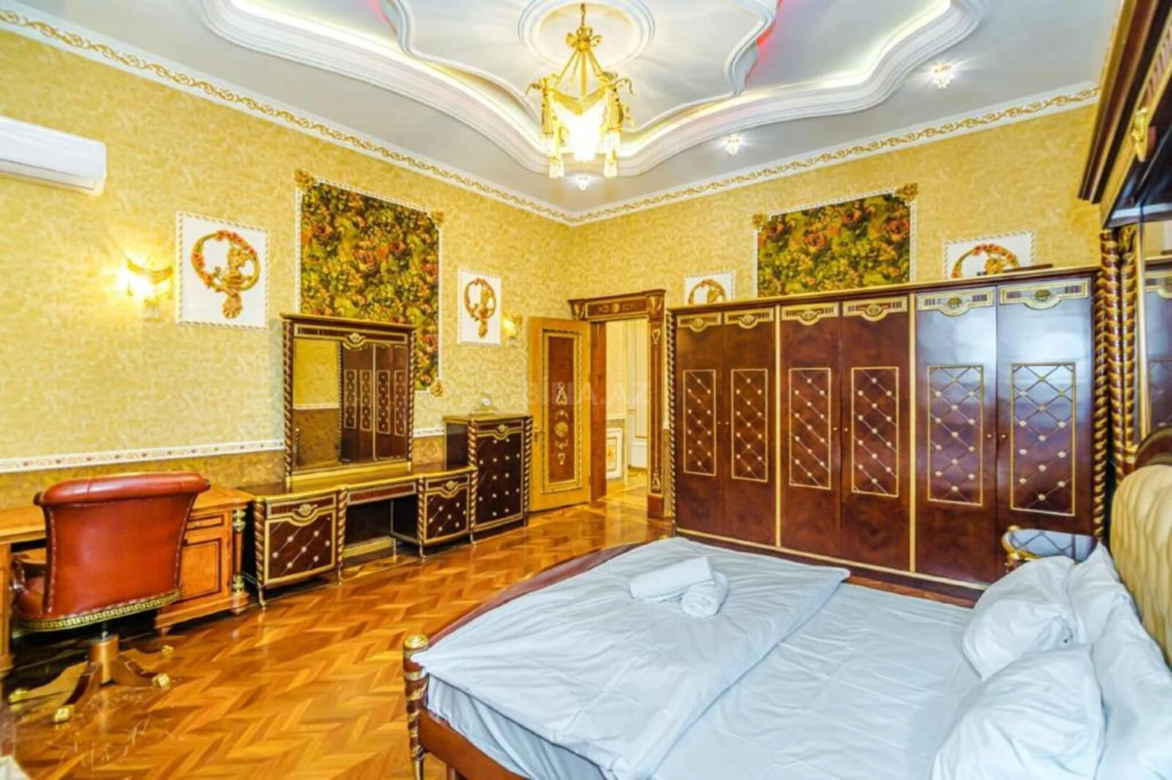 Kirayə verilir 6 otaqlı mənzil 220 m²