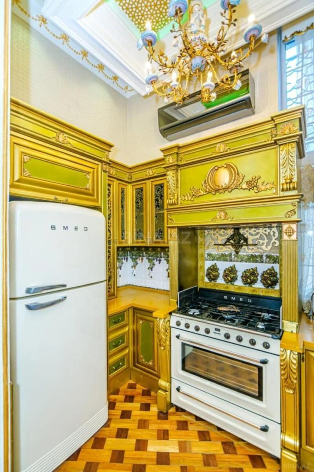 Kirayə verilir 6 otaqlı mənzil 220 m²