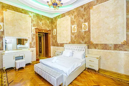 Kirayə verilir 6 otaqlı mənzil 220 m²