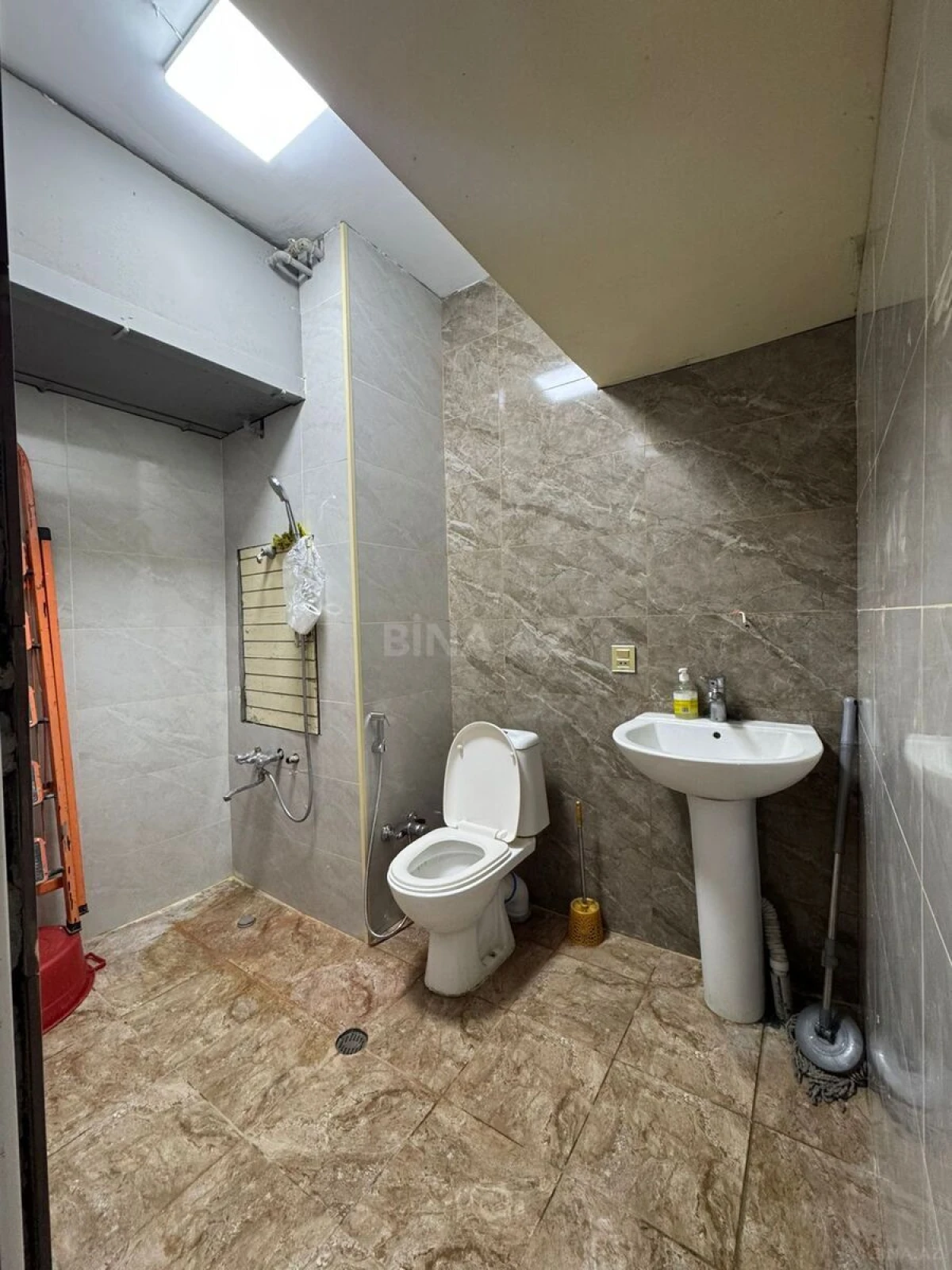 Kirayə verilir 2 otaqlı mənzil 60 m²