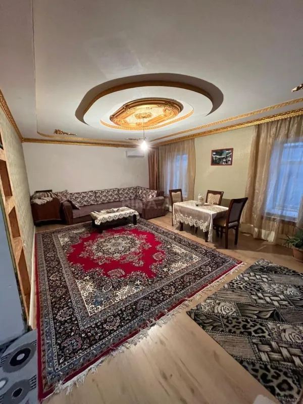 Satılır 6 otaqlı həyət evi 220 m²