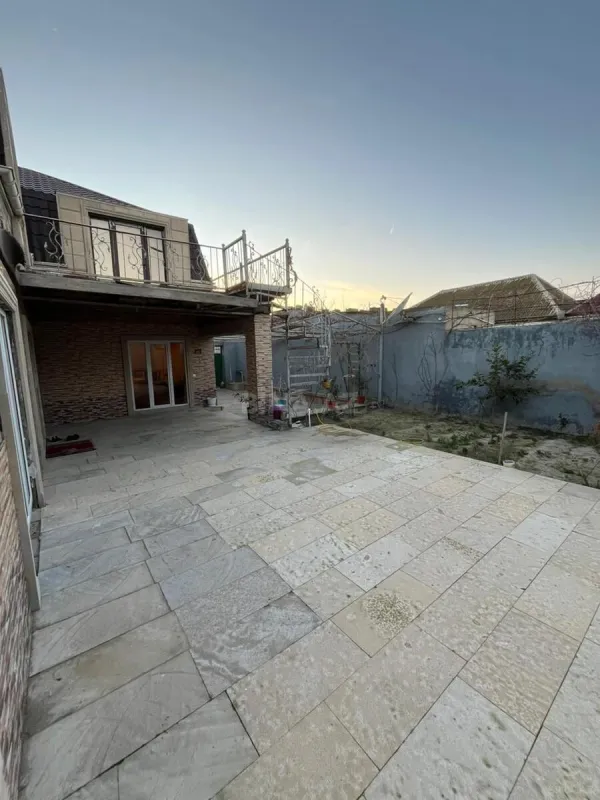 Satılır 6 otaqlı həyət evi 220 m²