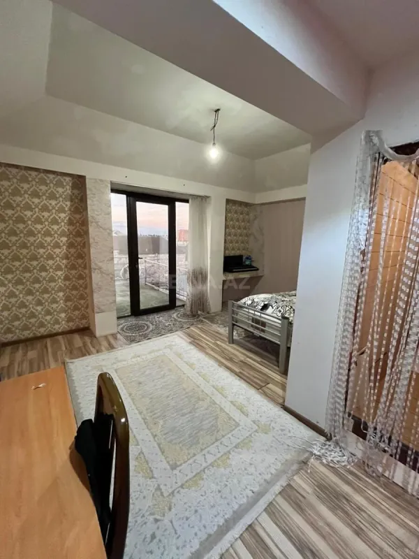 Satılır 6 otaqlı həyət evi 220 m²