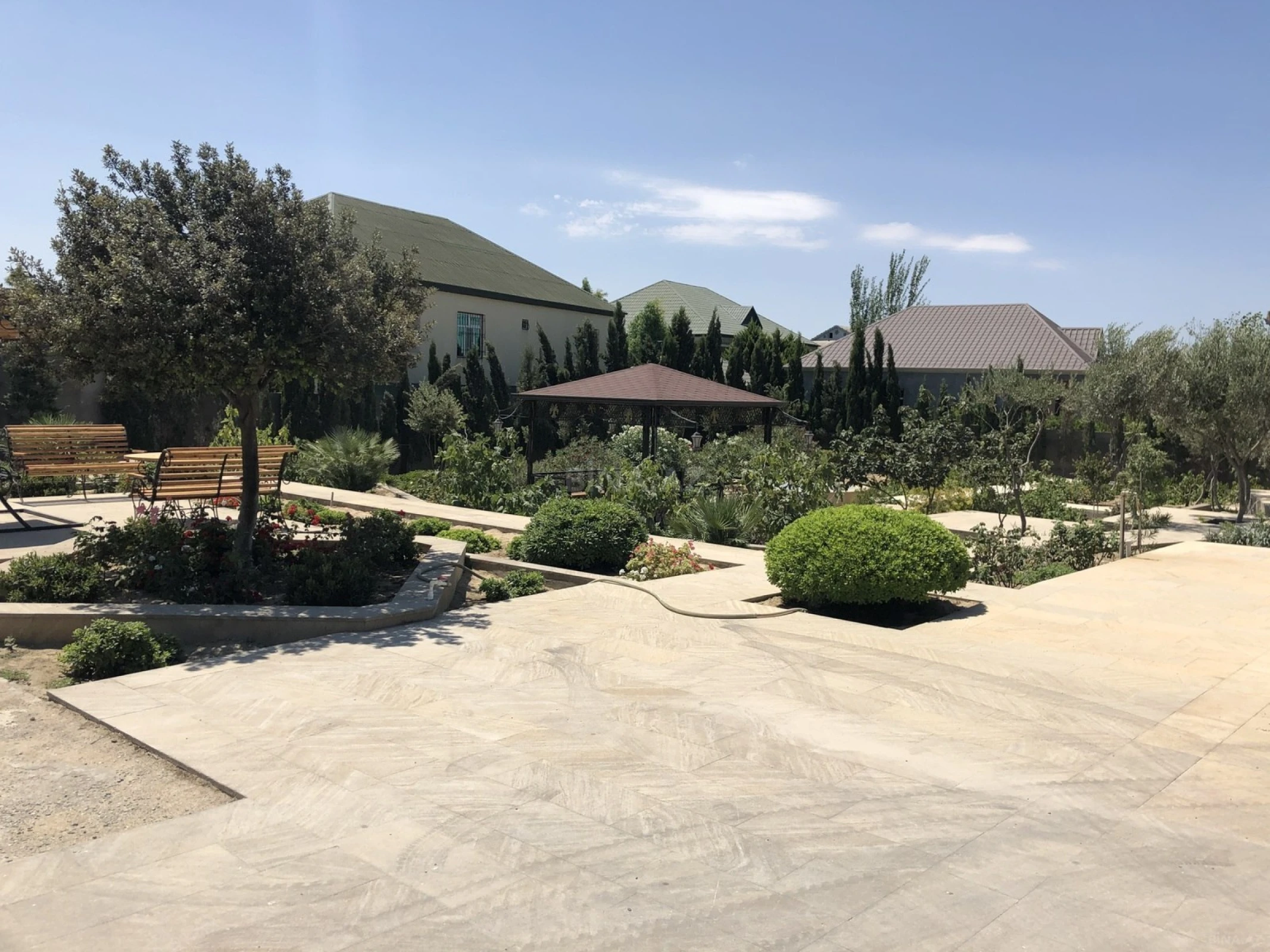 Satılır 8 otaqlı həyət evi 600 m²