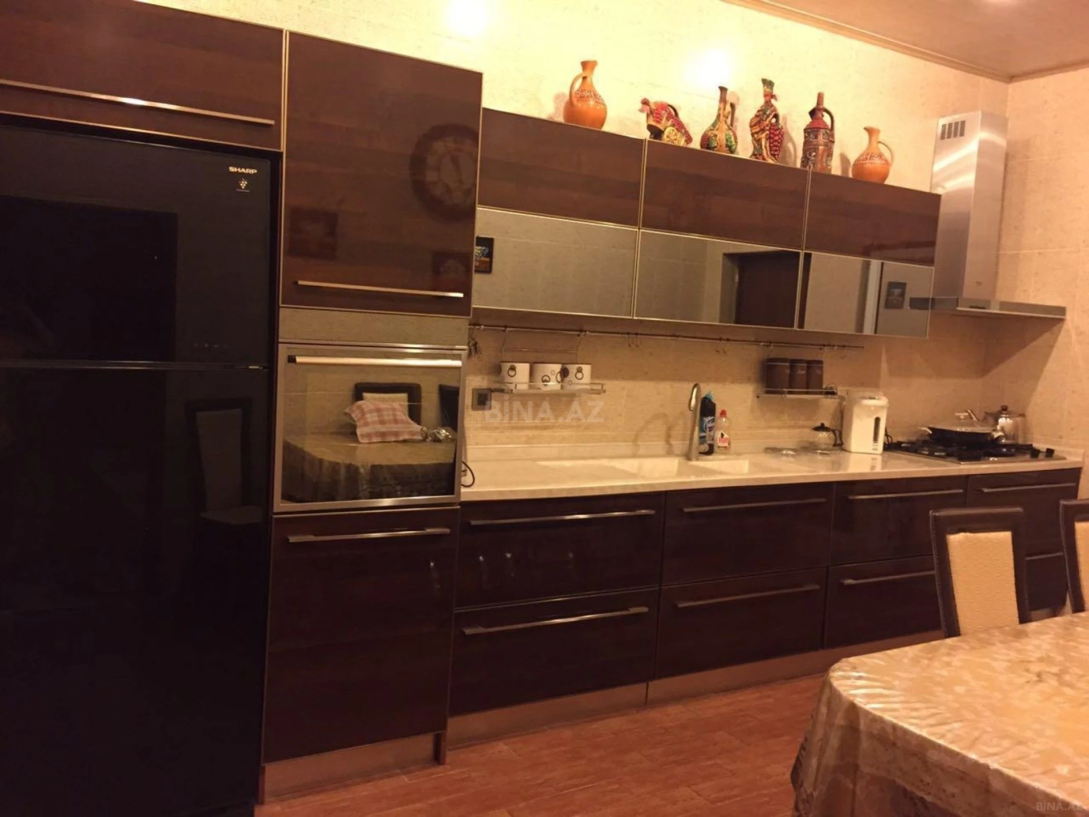 Satılır 8 otaqlı həyət evi 600 m²