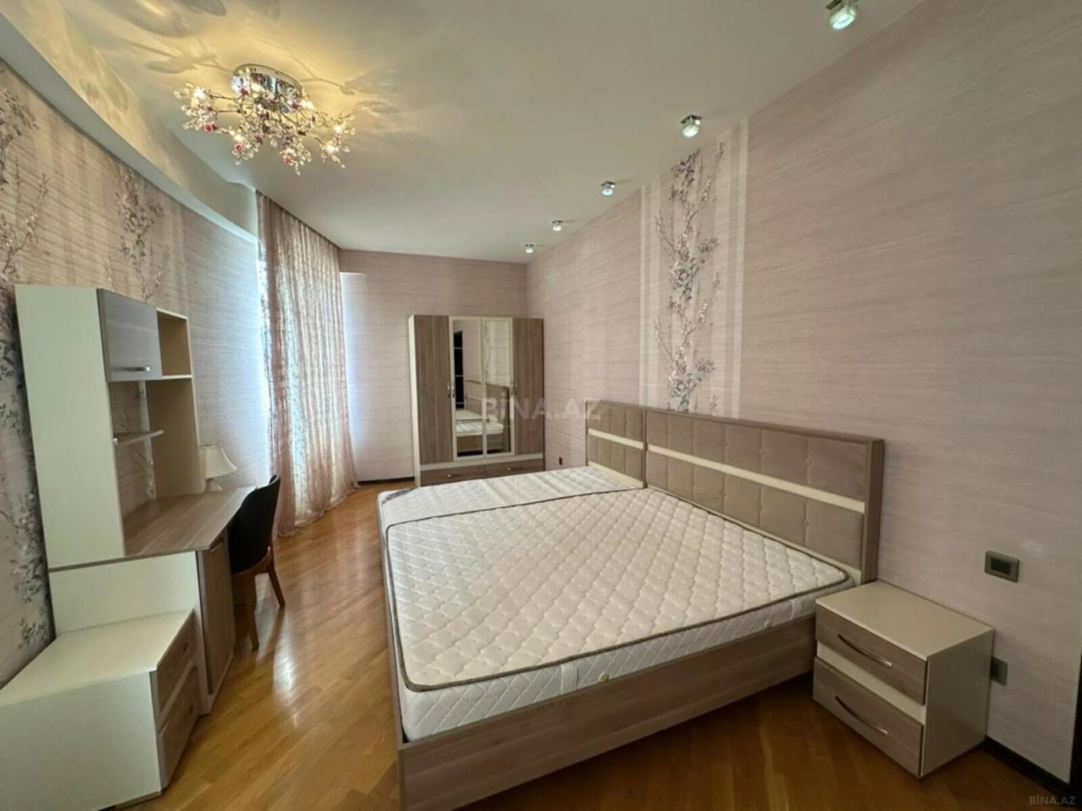 Kirayə verilir 3 otaqlı mənzil 115 m²