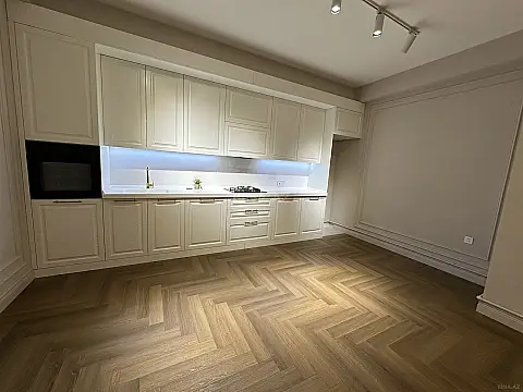 Satılır 3 otaqlı mənzil 110 m²