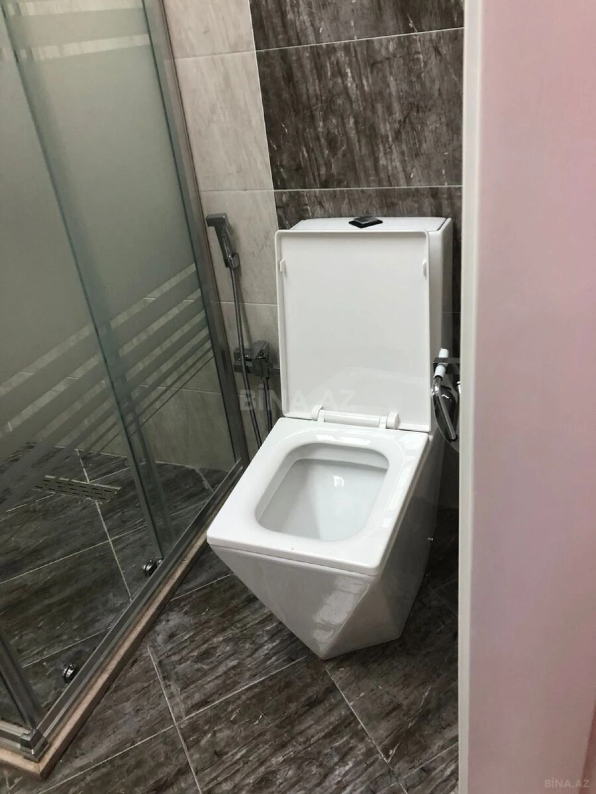 Kirayə verilir 3 otaqlı mənzil 95 m²