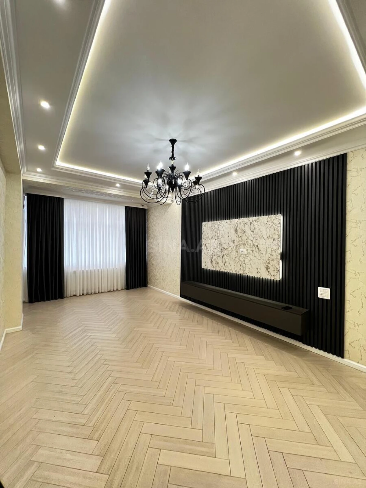 Satılır 4 otaqlı mənzil 133 m²