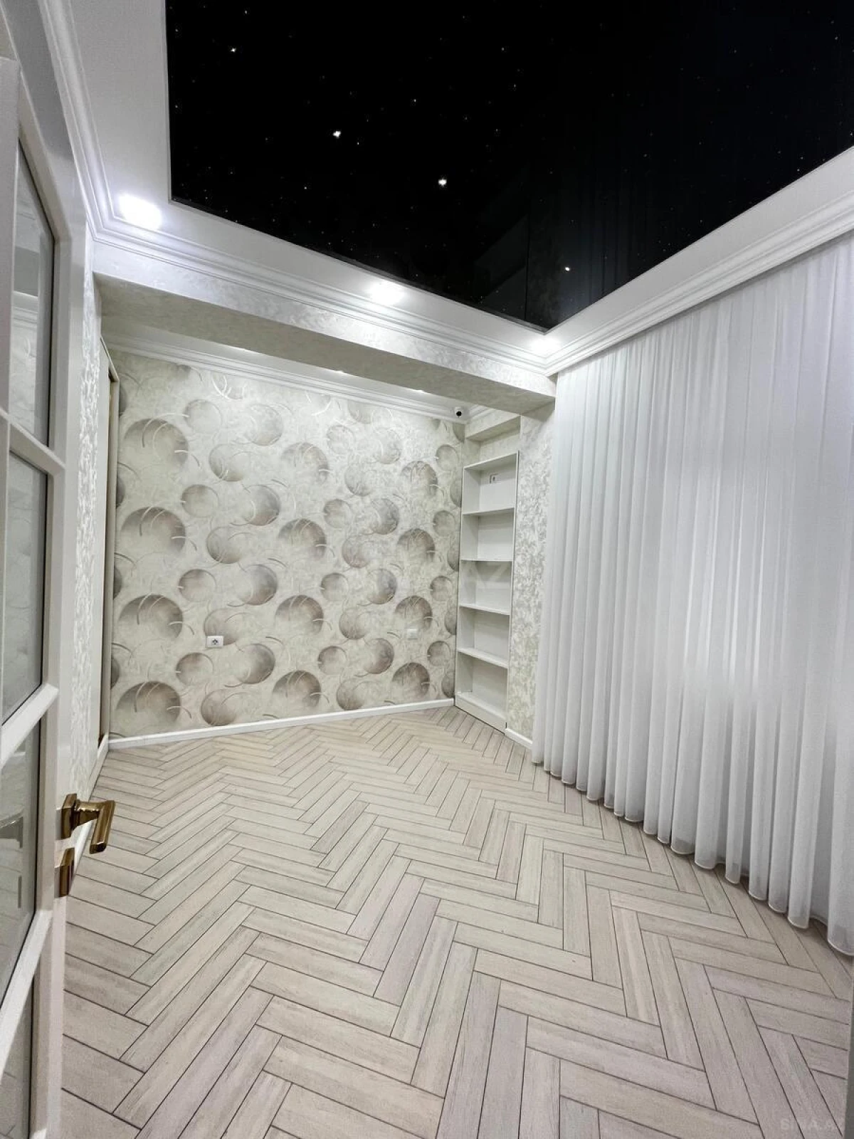 Satılır 4 otaqlı mənzil 133 m²