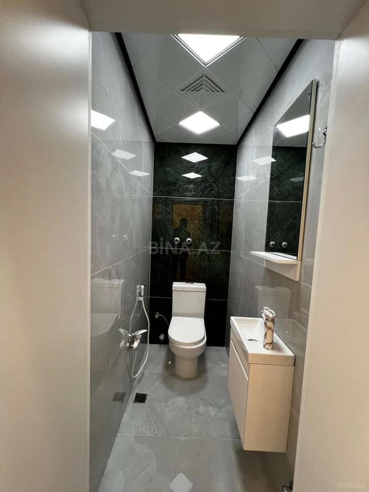 Satılır 4 otaqlı mənzil 133 m²