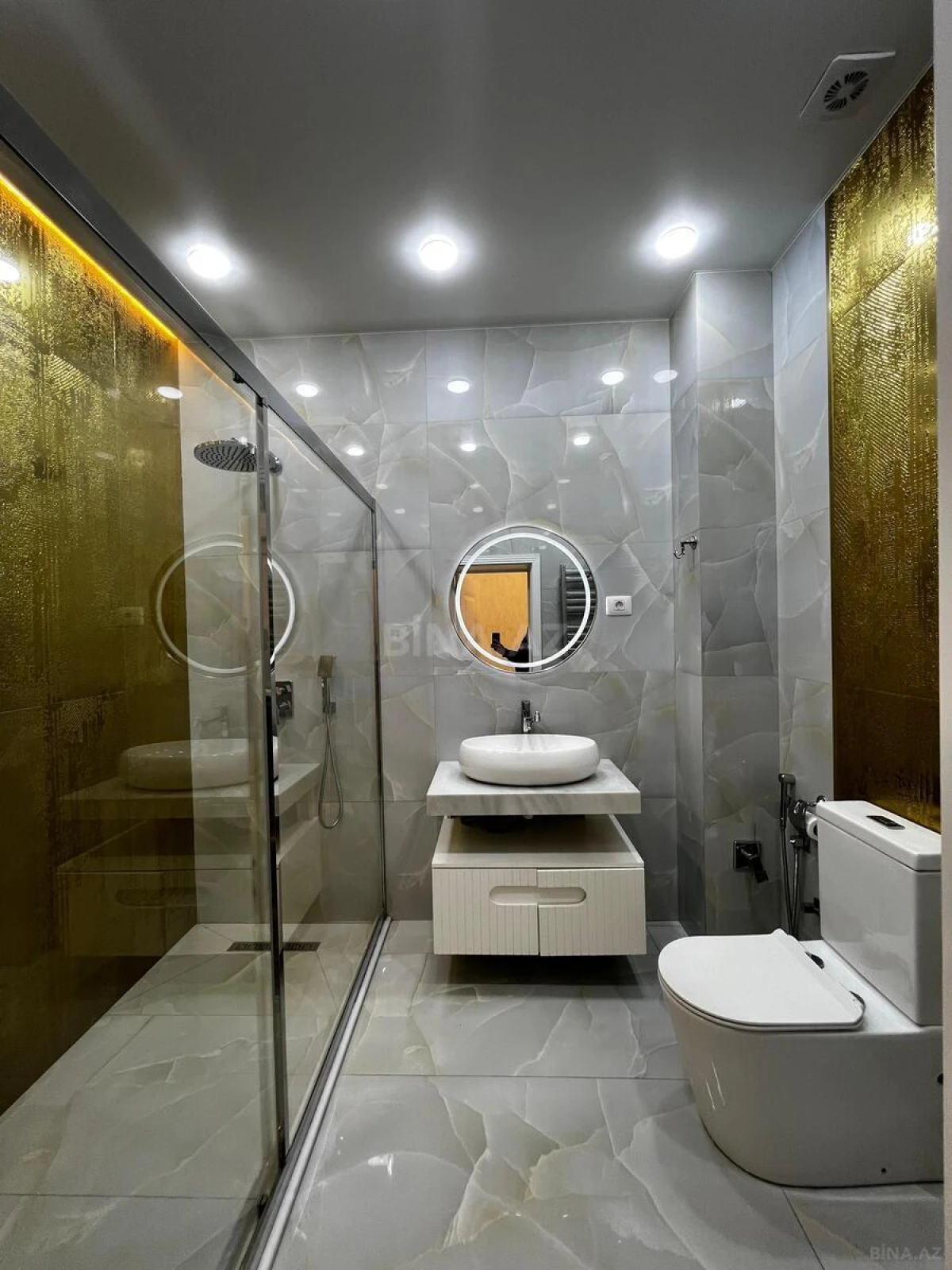 Satılır 4 otaqlı mənzil 133 m²