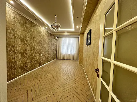 Satılır 4 otaqlı mənzil 133 m²