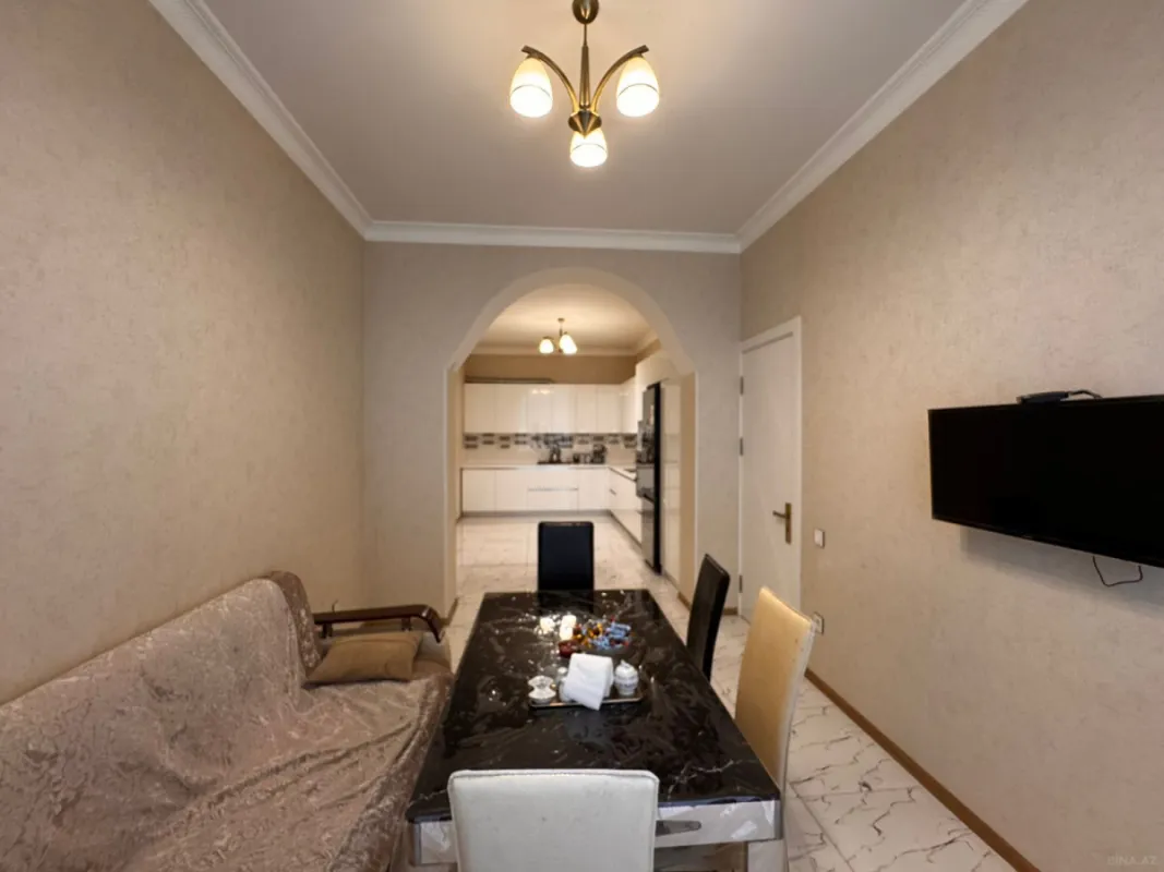 Satılır 9 otaqlı həyət evi 550 m²