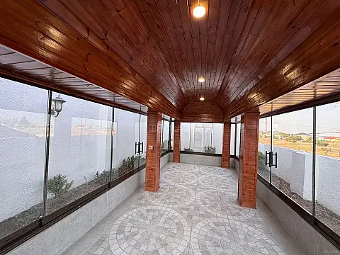 Satılır 9 otaqlı həyət evi 550 m²