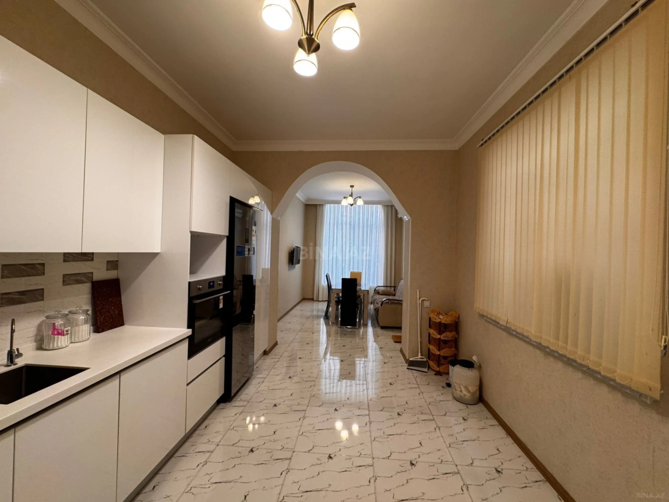 Satılır 9 otaqlı həyət evi 550 m²