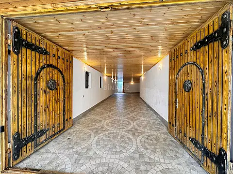 Satılır 9 otaqlı həyət evi 550 m²