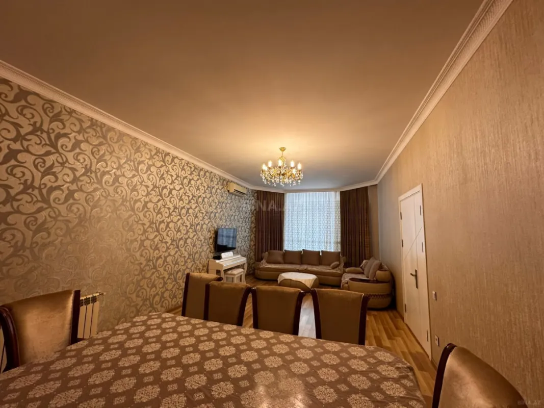 Satılır 9 otaqlı həyət evi 550 m²