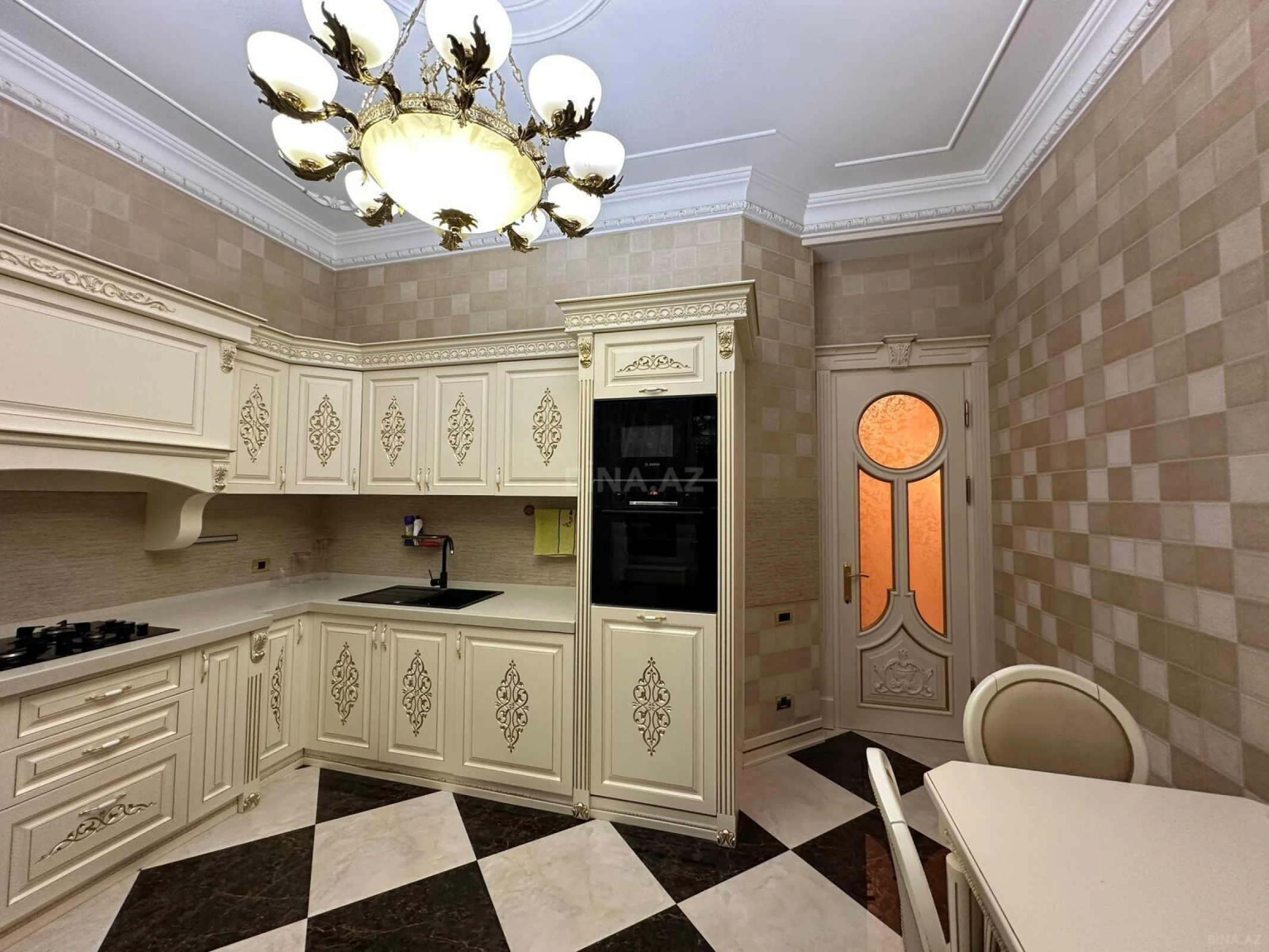 Kirayə verilir 3 otaqlı mənzil 130 m²