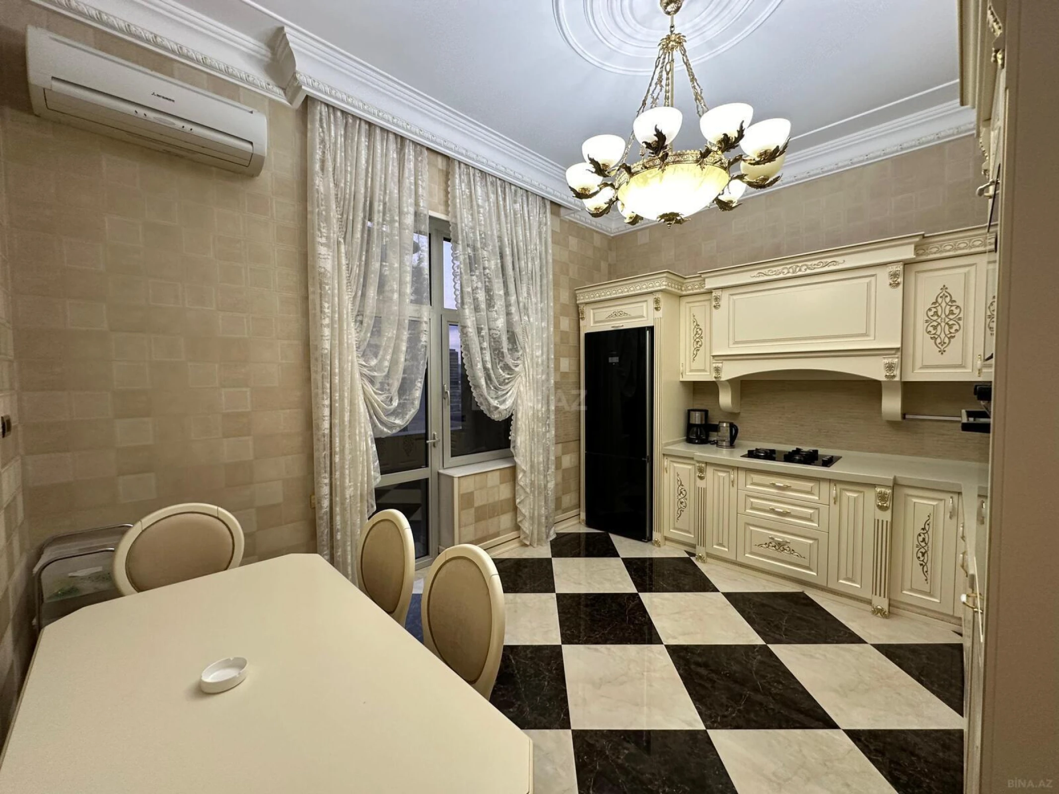 Kirayə verilir 3 otaqlı mənzil 130 m²