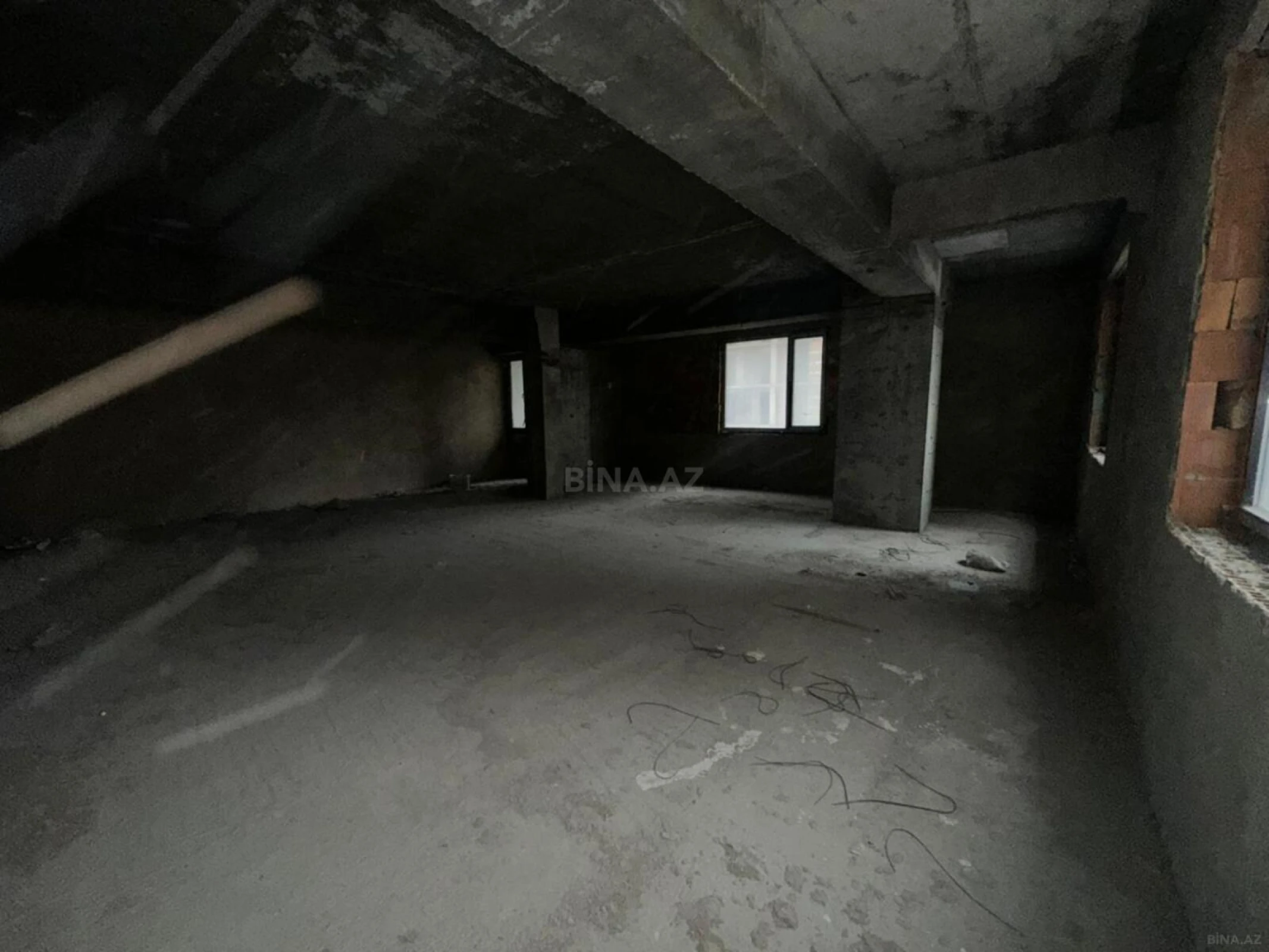 Satılır 2 otaqlı mənzil 106 m²