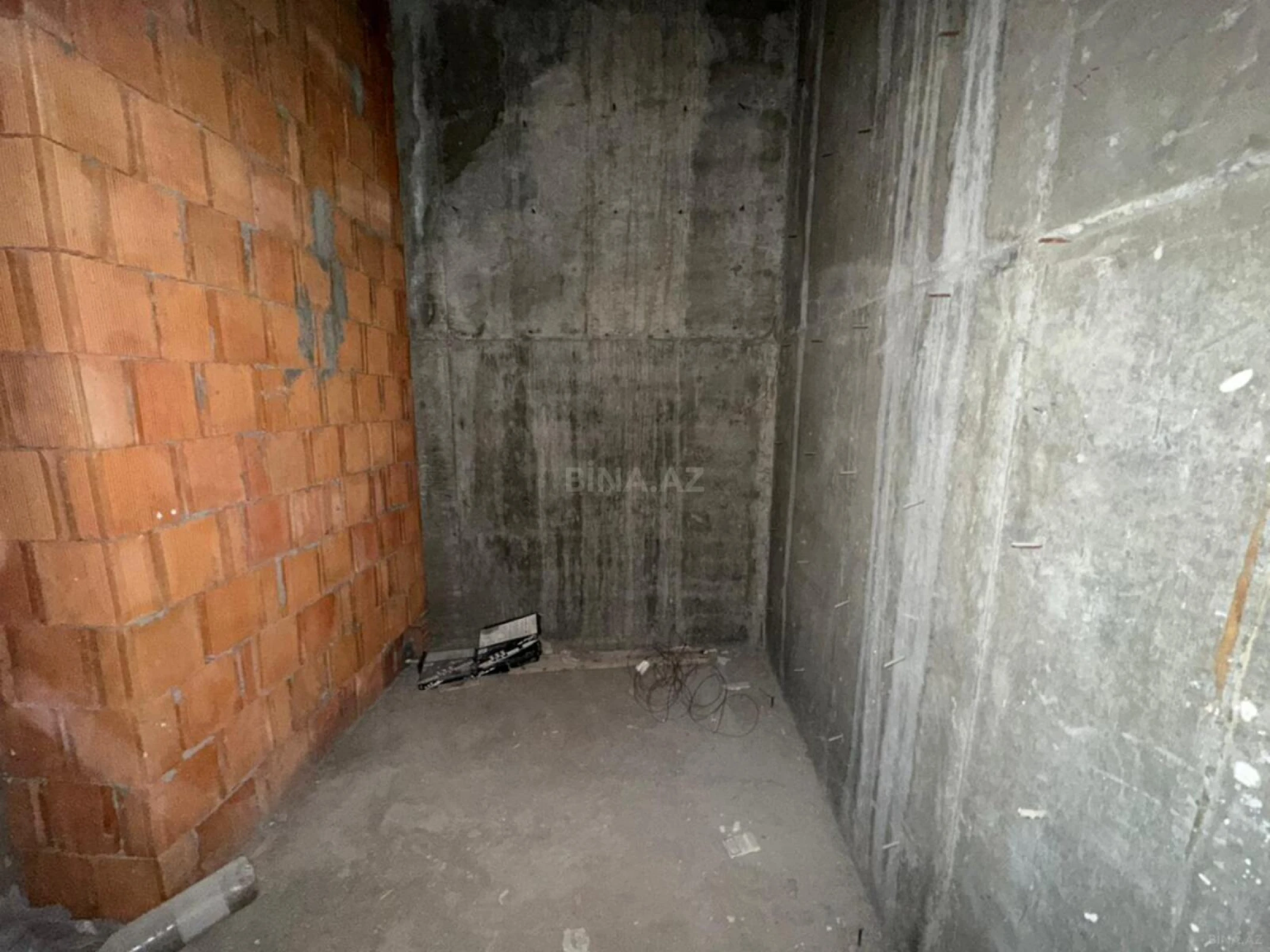 Satılır 2 otaqlı mənzil 106 m²