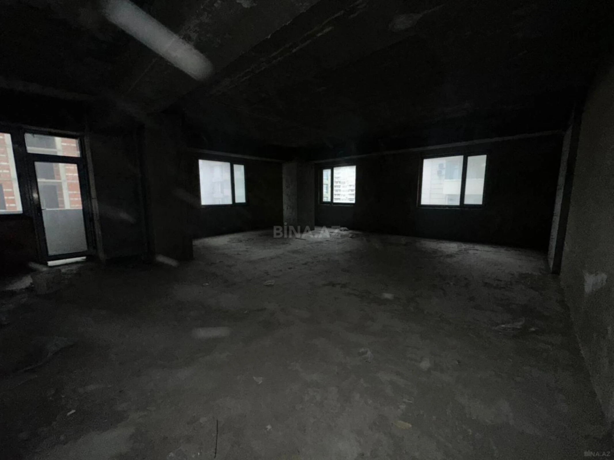 Satılır 2 otaqlı mənzil 106 m²