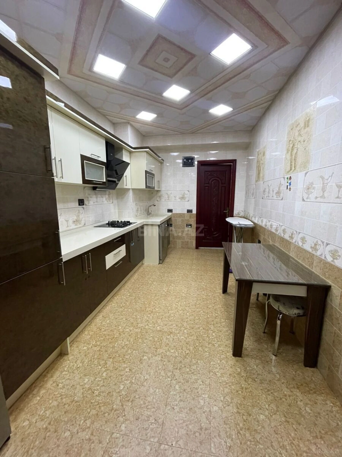 Kirayə verilir 2 otaqlı mənzil 72 m²