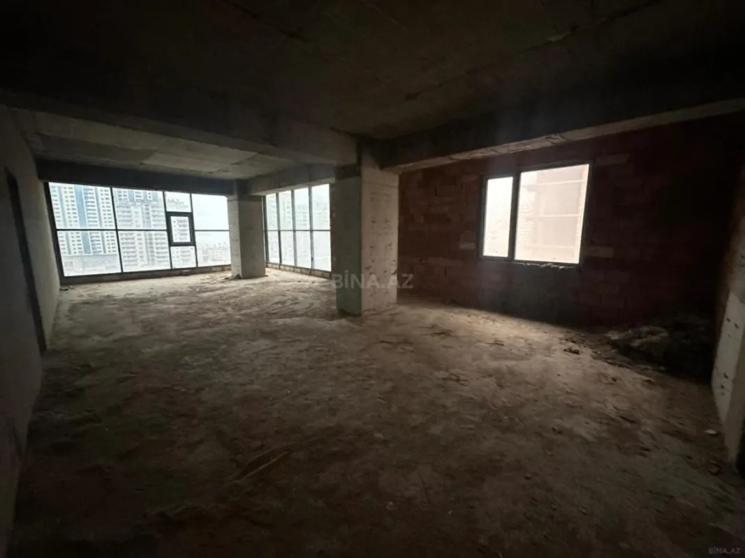 Satılır 4 otaqlı mənzil 202 m²