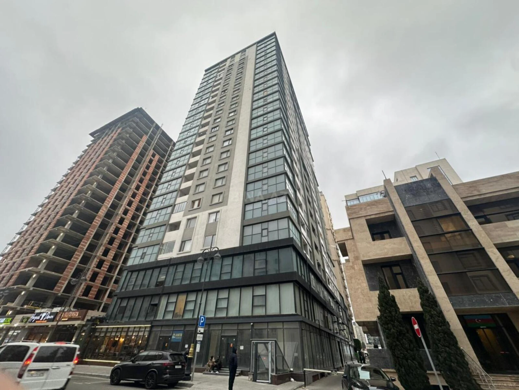 Satılır 4 otaqlı mənzil 202 m²