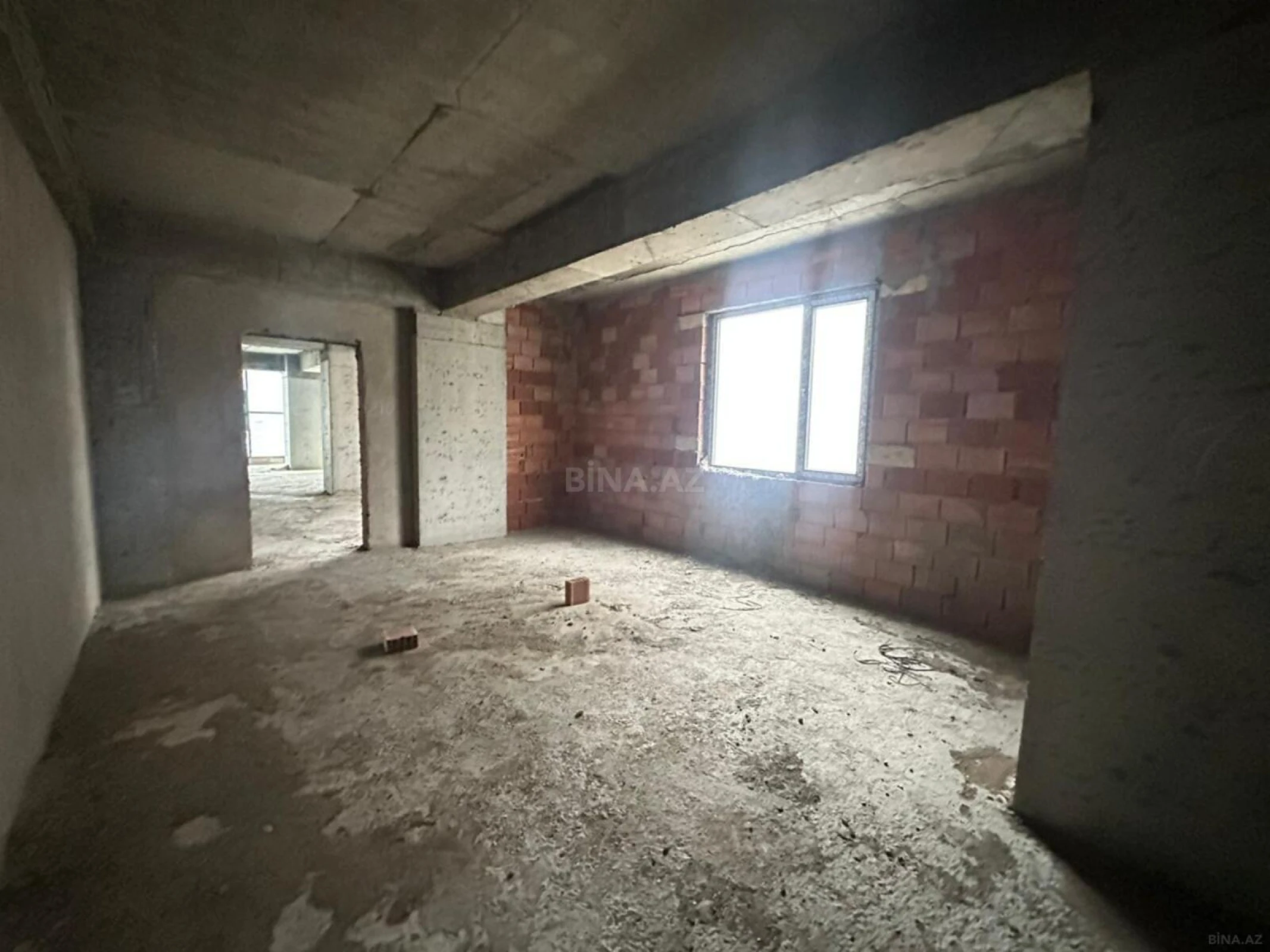 Satılır 4 otaqlı mənzil 202 m²