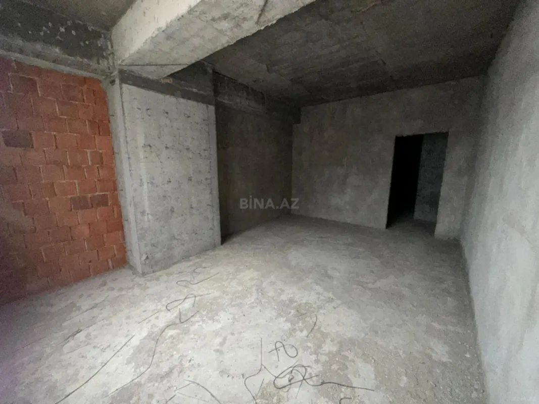 Satılır 4 otaqlı mənzil 202 m²