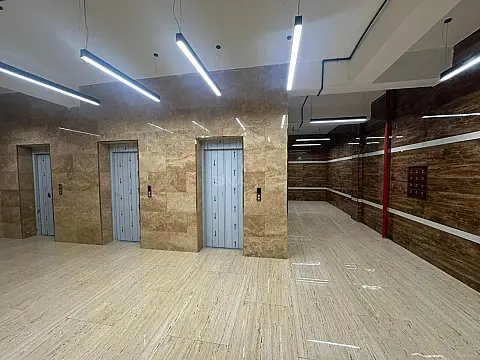 Satılır 4 otaqlı mənzil 202 m²