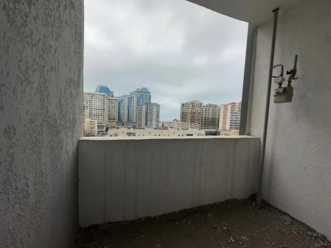 Satılır 4 otaqlı mənzil 202 m²