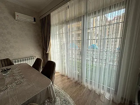 Kirayə verilir 2 otaqlı mənzil 76 m²